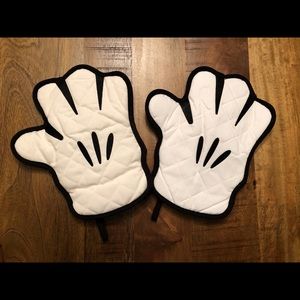 Set of two mitt style Disney Mickey potholders EUC